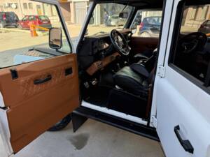 Afbeelding 3/73 van Land Rover Defender 110 (2005)