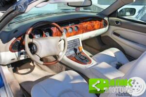 Image 8/10 of Jaguar XK8 4.0 (1997)