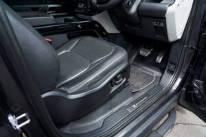 Image 43/61 de Land Rover Defender 110 D200 AWD (2023)