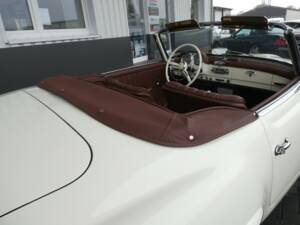 Afbeelding 17/29 van Mercedes-Benz 190 SL (1956)