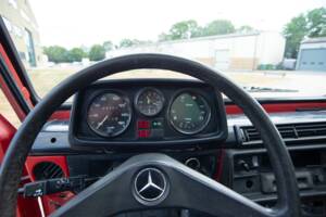 Immagine 20/42 di Mercedes-Benz 240 GD (SWB) (1979)