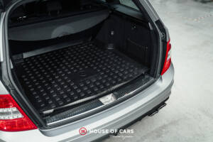 Afbeelding 14/24 van Mercedes-Benz C 63 AMG T (2010)