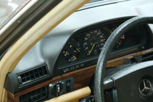 Bild 43/50 von Mercedes-Benz 280 SEL (1983)