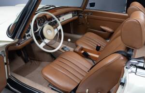 Image 24/41 of Mercedes-Benz 280 SL (1969)