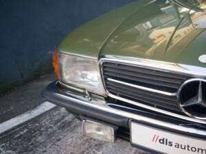 Afbeelding 13/41 van Mercedes-Benz 280 SLC (1977)