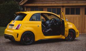 Immagine 2/8 di Abarth 695 Biposto (2016)