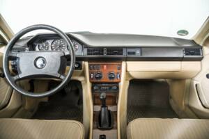 Bild 7/50 von Mercedes-Benz 230 TE (1987)