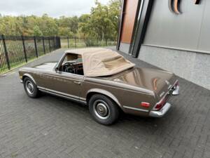 Image 13/36 de Mercedes-Benz 250 SL (1968)
