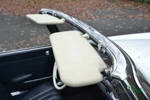 Image 21/50 of Mercedes-Benz 250 SL (1966)