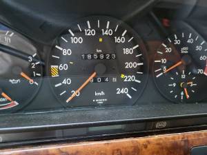 Image 16/30 of Mercedes-Benz 500 SEL (1985)