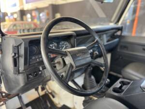 Image 25/45 de Land Rover Defender 110 (1991)
