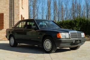 Imagen 2/50 de Mercedes-Benz 190 E (1988)