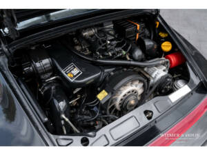 Image 27/28 de Porsche 911 Carrera 4 (1990)