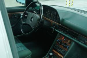 Bild 25/50 von Mercedes-Benz 300 SE (1986)