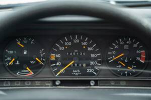 Bild 25/74 von Mercedes-Benz 190 E (1990)
