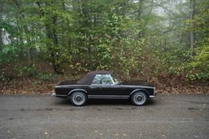 Image 14/28 of Mercedes-Benz 280 SL (1971)