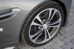 Immagine 35/50 di Aston Martin V12 Vantage (2012)