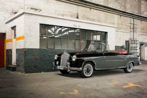 Afbeelding 3/118 van Mercedes-Benz 220 S Cabriolet (1957)
