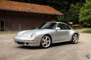 Image 4/90 de Porsche 911 Carrera 4S (1996)