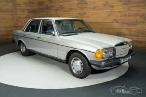 Immagine 1/8 di Mercedes-Benz 250 (1978)