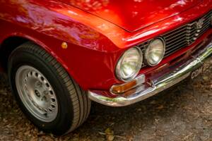 Image 4/12 de Alfa Romeo 2000 GT Veloce (1974)