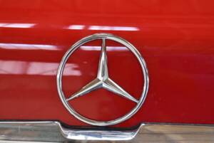 Image 27/94 of Mercedes-Benz 560 SL (1988)