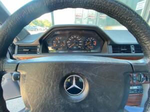 Immagine 14/18 di Mercedes-Benz 230 CE (1991)