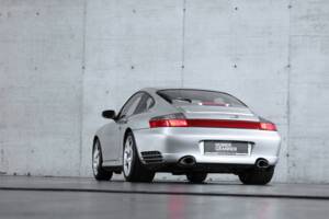 Image 13/50 of Porsche 911 Carrera 4S (2004)