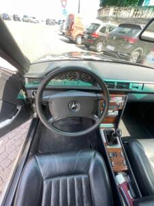 Immagine 6/16 di Mercedes-Benz 300 CE (1989)