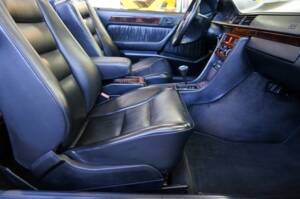 Image 23/36 of Mercedes-Benz E 320 (1995)