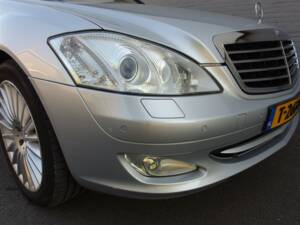 Image 24/98 of Mercedes-Benz S 500 L (2007)