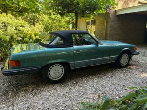 Image 21/30 of Mercedes-Benz 560 SL (1988)