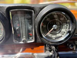 Image 28/39 de Mercedes-Benz 280 SE (1968)