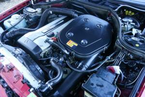 Immagine 13/50 di Mercedes-Benz 300 CE-24 3.4 AMG (1993)