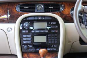 Imagen 42/77 de Jaguar XJ 8 4.2 (2005)