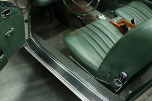 Image 12/50 de Mercedes-Benz 280 SL (1970)