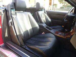 Afbeelding 6/45 van Mercedes-Benz 500 SL (1991)