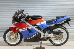 Bild 2/47 von Honda VFR 400 R (1988)