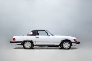 Image 16/48 of Mercedes-Benz 560 SL (1988)