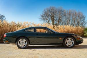 Image 3/46 of Jaguar XK8 4.0 (1998)