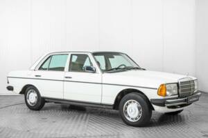 Image 5/50 of Mercedes-Benz 300 D (1980)