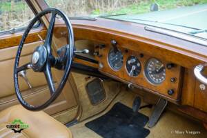 Image 16/46 of Bentley R-Type (1953)