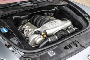 Bild 21/40 von Porsche Cayenne Turbo S (2006)