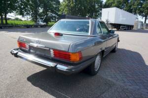 Image 10/36 de Mercedes-Benz 560 SL (1986)