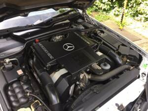 Image 9/9 of Mercedes-Benz 500 SL (1992)