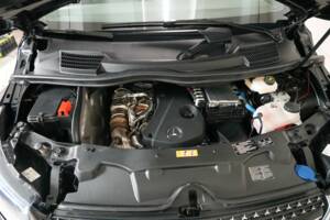 Image 22/35 of Mercedes-Benz V 300 d 4MATIC (2025)