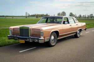 Image 7/8 of Lincoln Continental Town Car (1979)