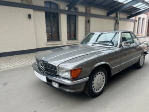 Afbeelding 2/40 van Mercedes-Benz 420 SL (1986)