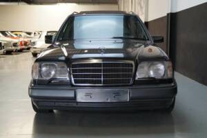 Bild 24/50 von Mercedes-Benz E 280 T (1994)