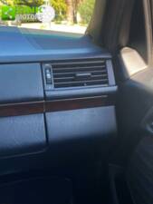 Image 25/48 of Mercedes-Benz E 200 (1991)